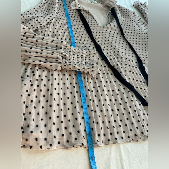 Max Studio Rouched Light Pink Blouse w/Black Dots. Size Medium - Picture 7 of 8